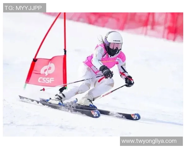 高山滑雪回转赛精彩战报运动员们展现出色技艺与激烈竞争