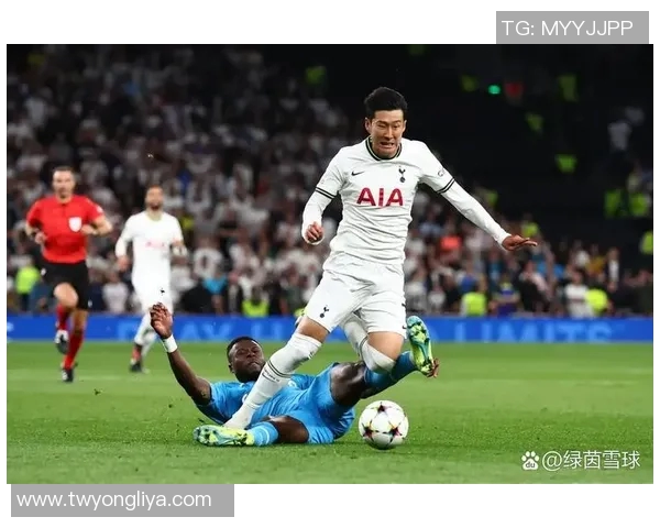 曼联主场迎战曼城,英超焦点大战即将打响 曼联主场迎战曼城,英超焦点大战即将打响